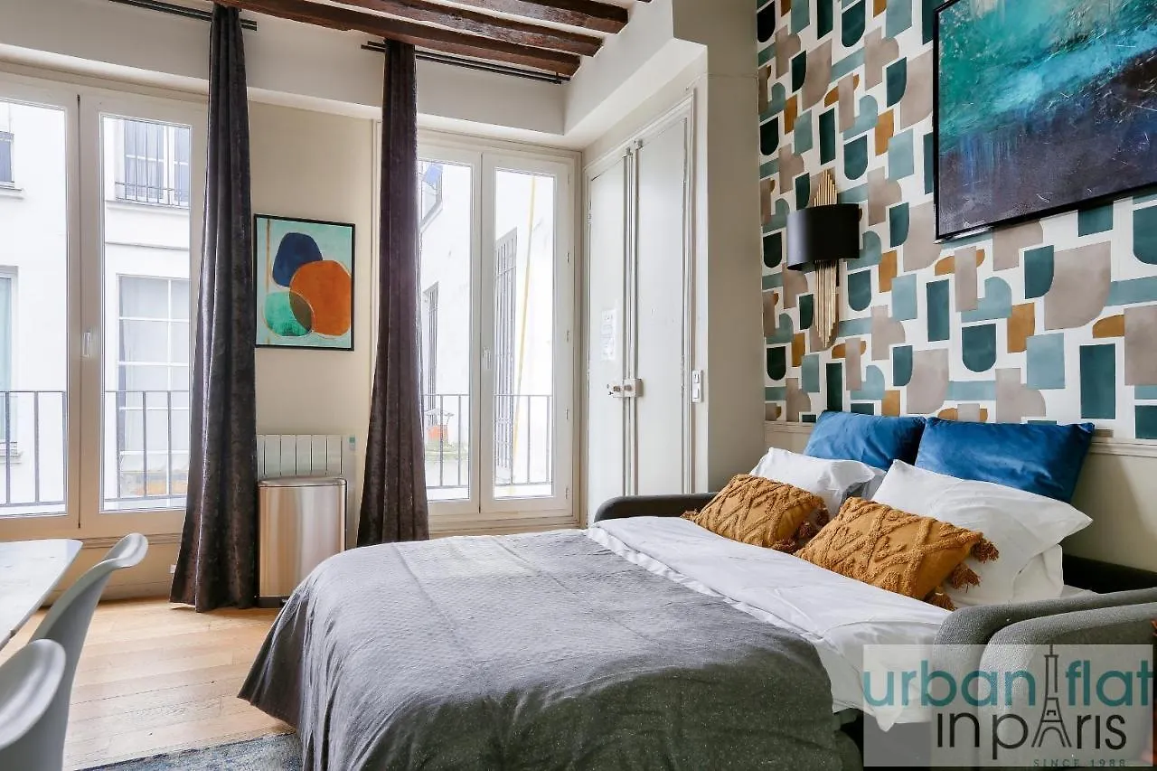Urban Flat 70 - Authentic 3Bdr Parisian Flat Apartment