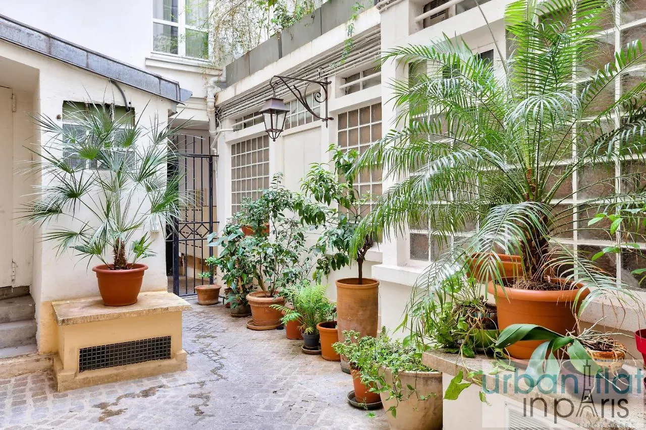 Urban Flat 70 - Authentic 3Bdr Parisian Flat Apartment