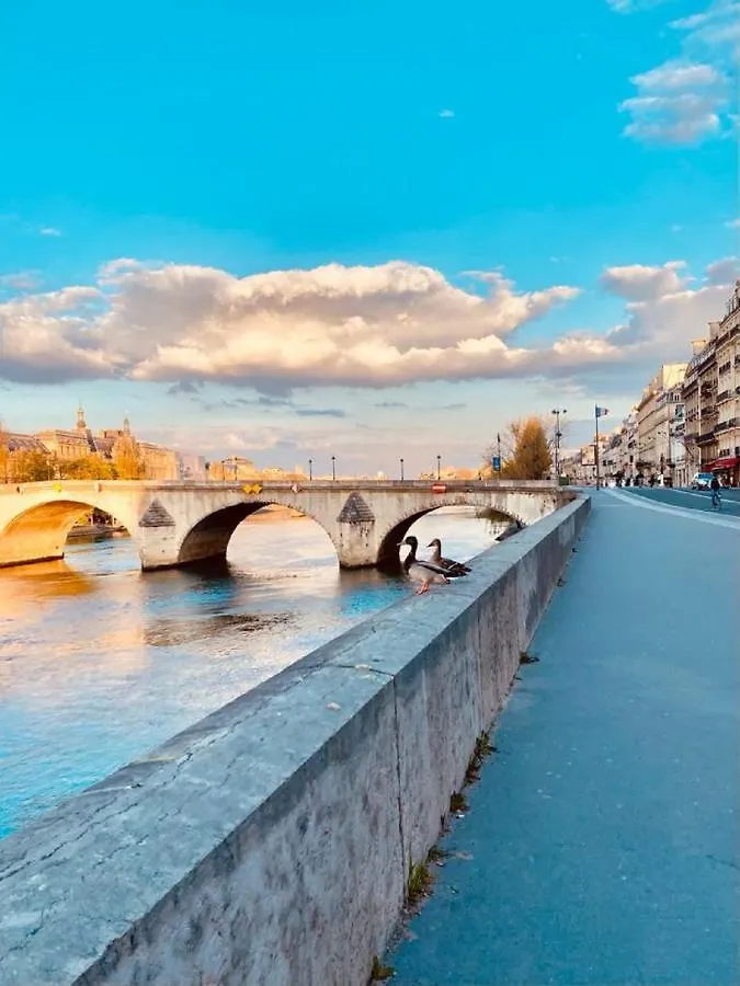 شقة Urban Flat 70 - Authentic 3Bdr Parisian Flat